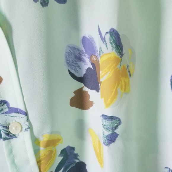 Banana Republic blouse, size medium, brand new wit - Picture 3 of 5